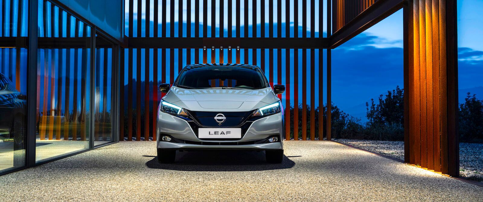 Nissan leaf deals miles per kwh