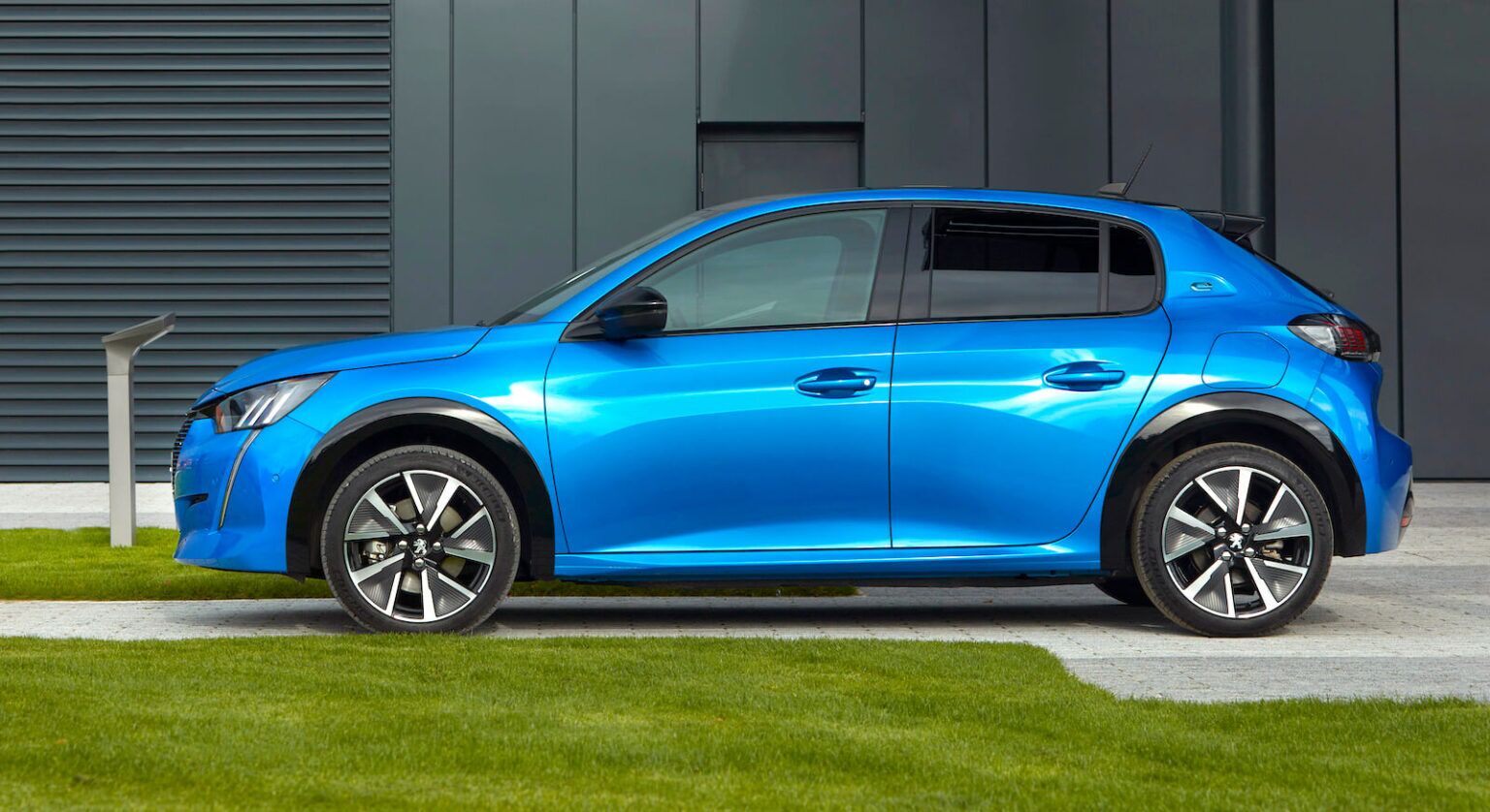 Peugeot E-208 Review > 2023 UK Price, Range, Specs